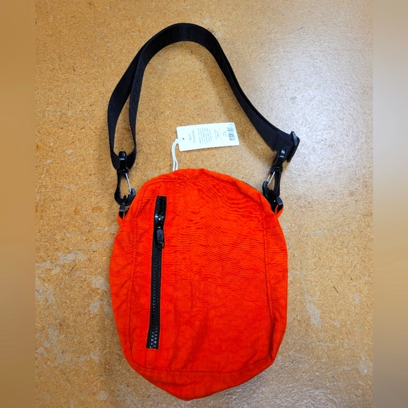 NWT BAGGU SPORT CROSSBODY IN TOMATO - Picture 1 of 5